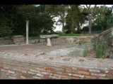 00380 ostia - regio ii - insula ii - terme dei cisiarii (ii,ii,3) - raum (6, f) - tepidarium mit becken.jpg